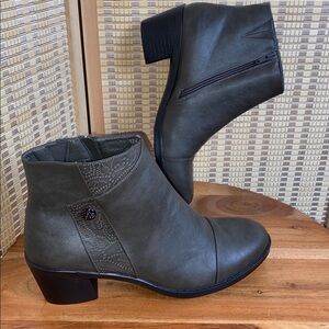 Easy Street Woman’s 12 M Bean Round Toe Dressy Ankle Boots Comfort